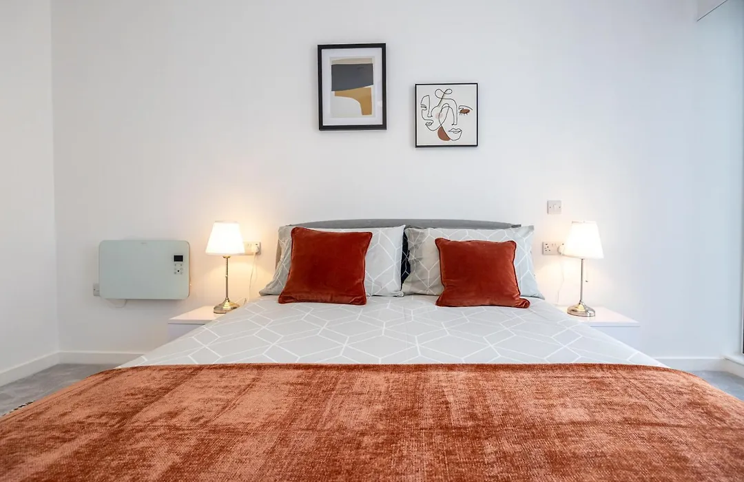 Pet Friendly 2Br Near Station By Asquare Letting-1